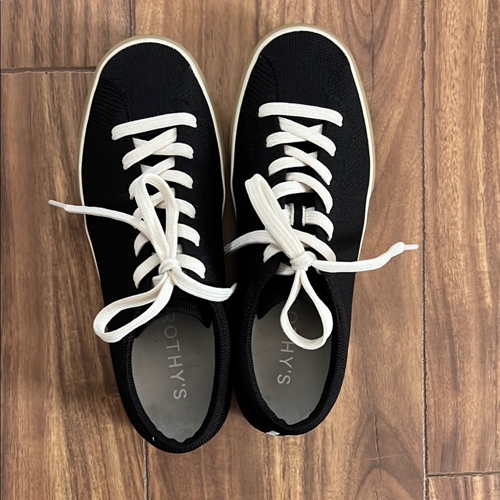 Rothy's The Lace Up Sneaker in Navy